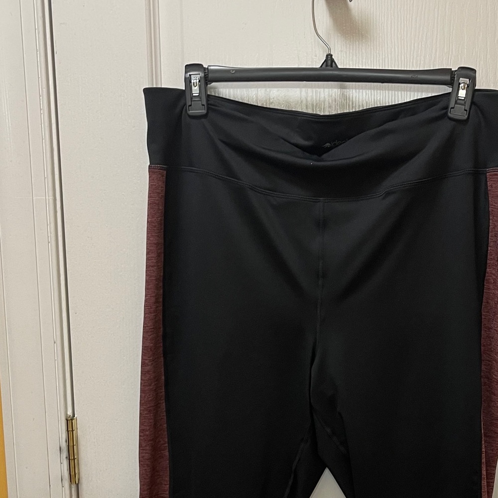 Ideology Plus Size Color Blocked Capri Leggings